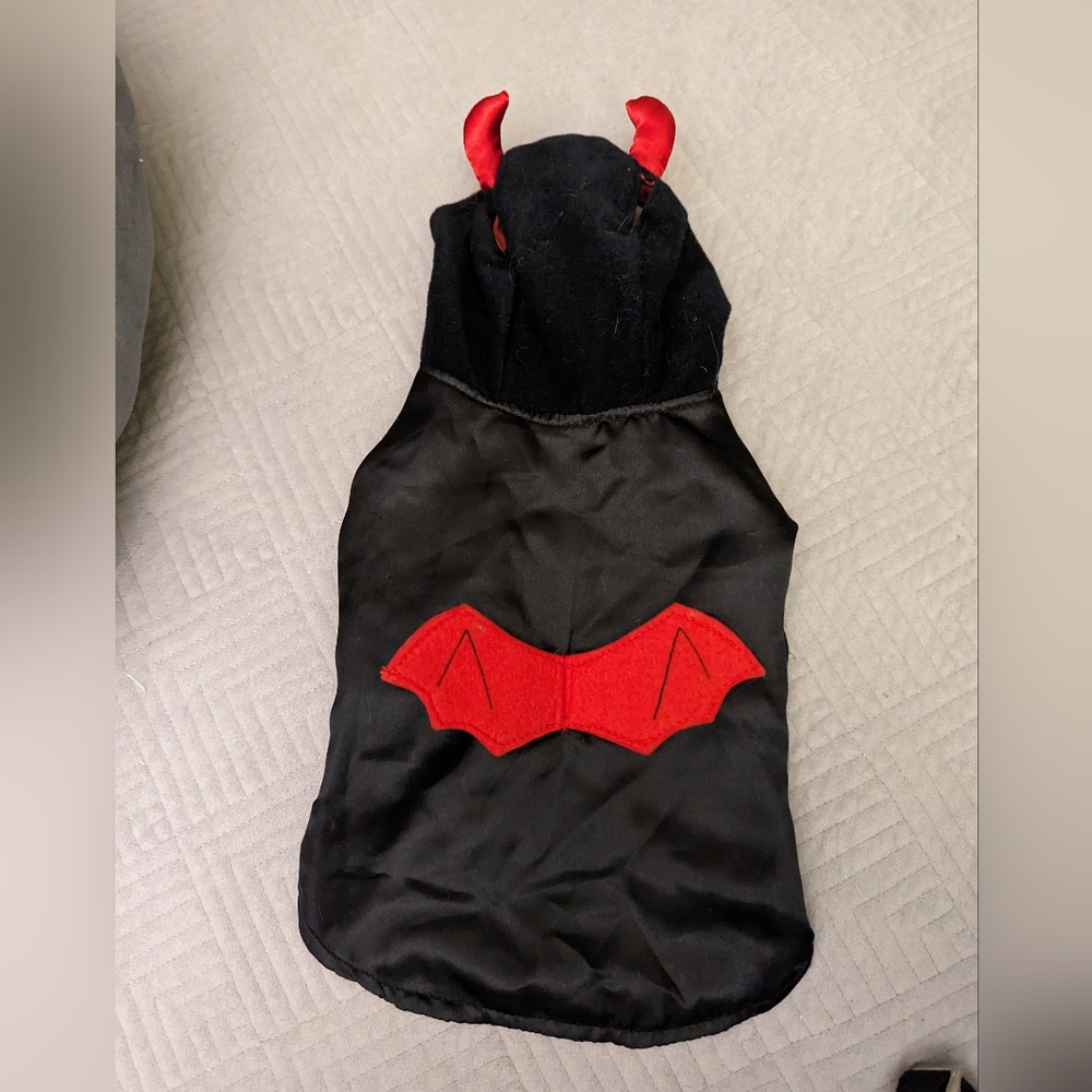 Doggie Devil Cape with Wings Fits 7- 13 lbs Pets
